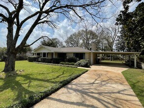 Building Photo - Shadows Acres.. New Flooring..New Paint.....