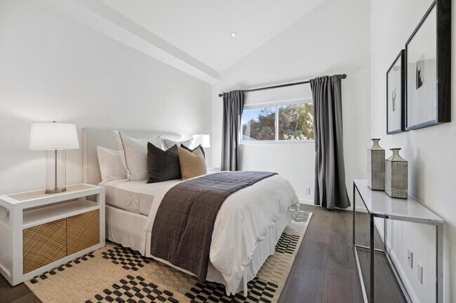 Building Photo - 6 Friars Ln