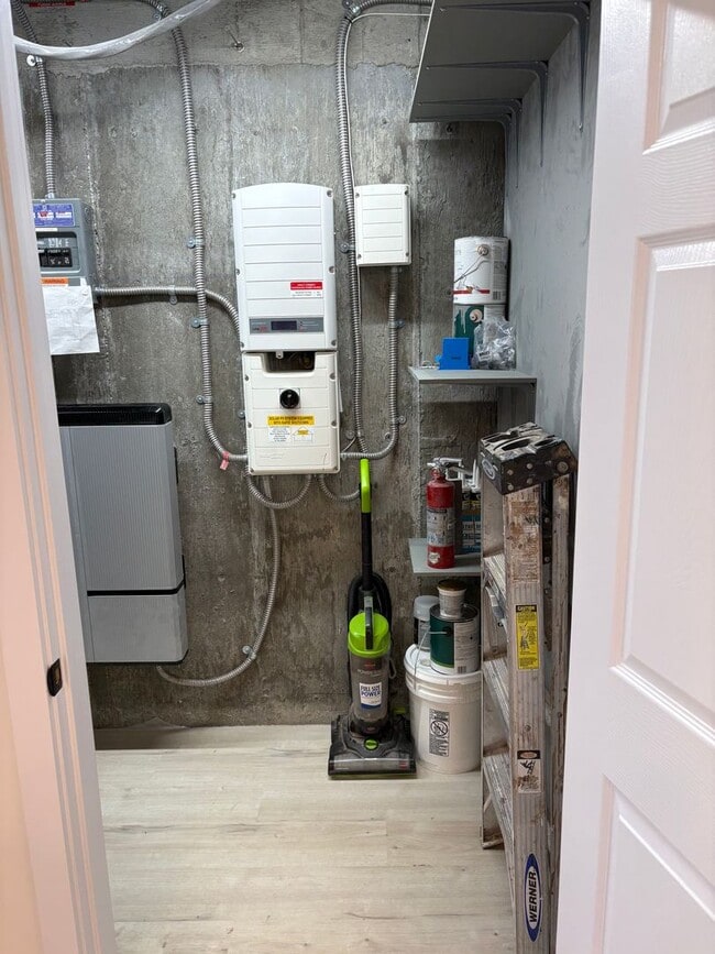 Building Photo - NEWLY RENOVATED 2 bed/ 1 bath Basement Apartment for Rent – All Utilities Included