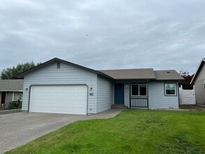 Building Photo - 3 Bedroom Home