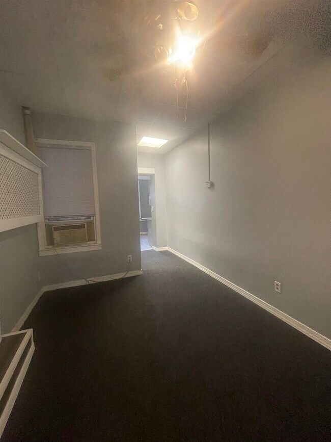 Building Photo - 107 Sherman Ave