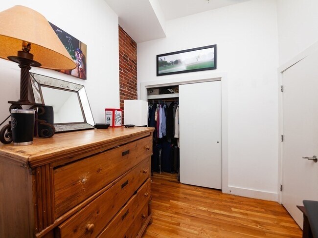 Building Photo - 1662 Washington St