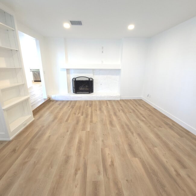 Building Photo - 90 Lupe Ave