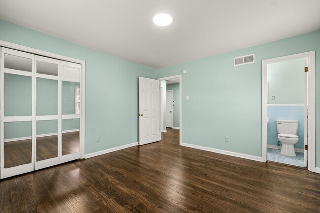 Building Photo - Renovated 4 Bedroom 1.5 Bath Home