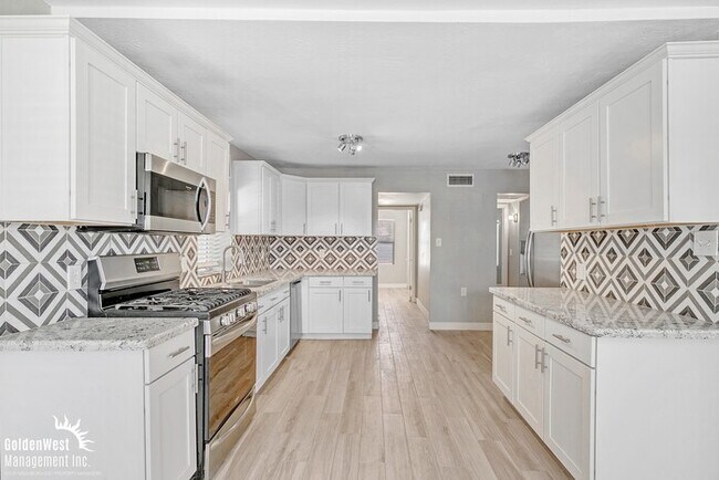 Building Photo - Spacious 3Bdm 1Ba Home In Central Phoenix!