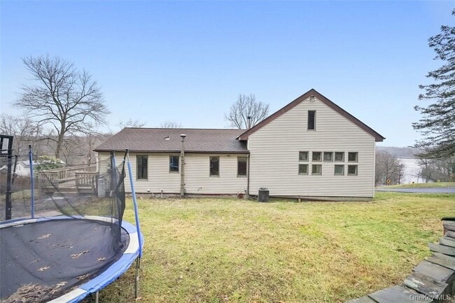 Building Photo - 17 Valley Dr