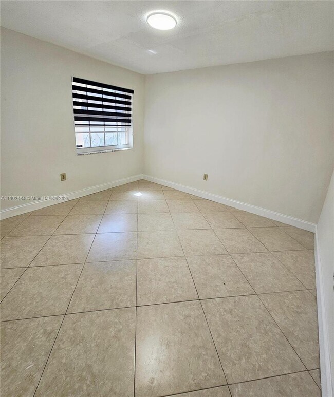 Building Photo - 47 NW 48th Ct