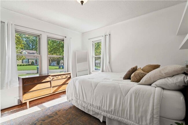 Building Photo - Charming Prairie Village Ranch + Designer ...