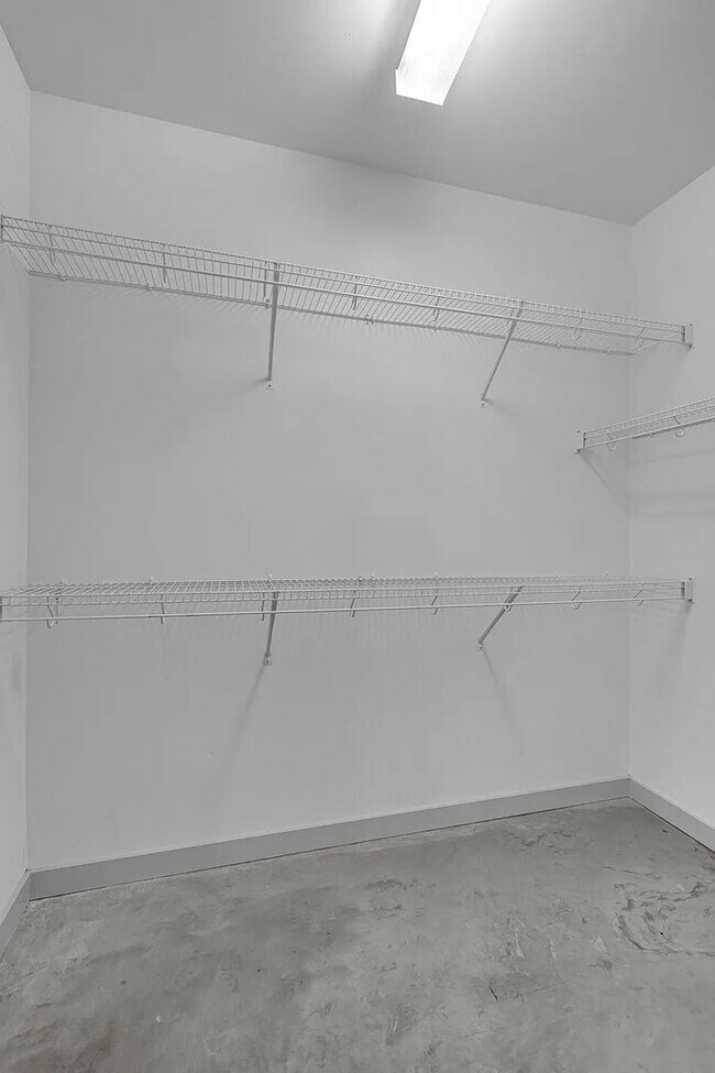 Building Photo - Great condo in East Nashville off Gallatin...
