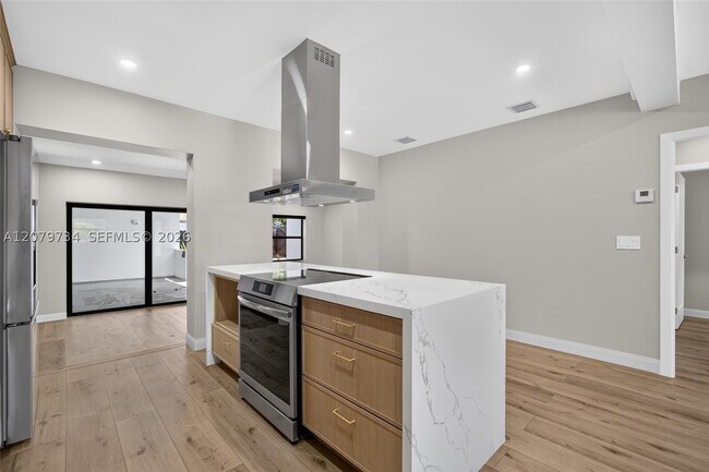Building Photo - 1011 NW 30th Pl