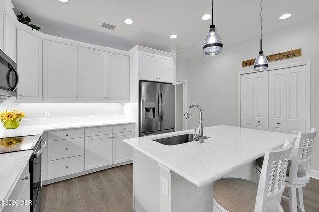 Building Photo - 358 Good Life Wy