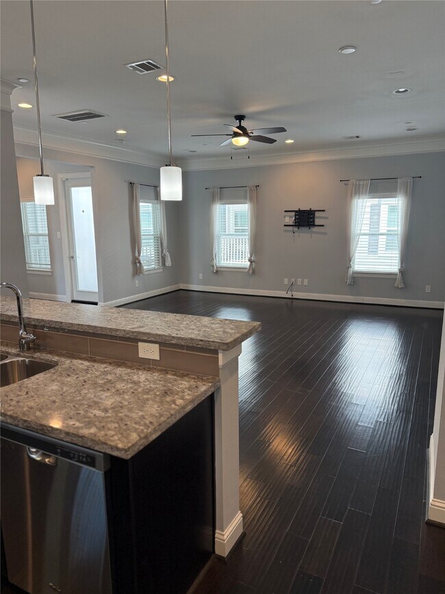 Building Photo - 2522 Hutchins St