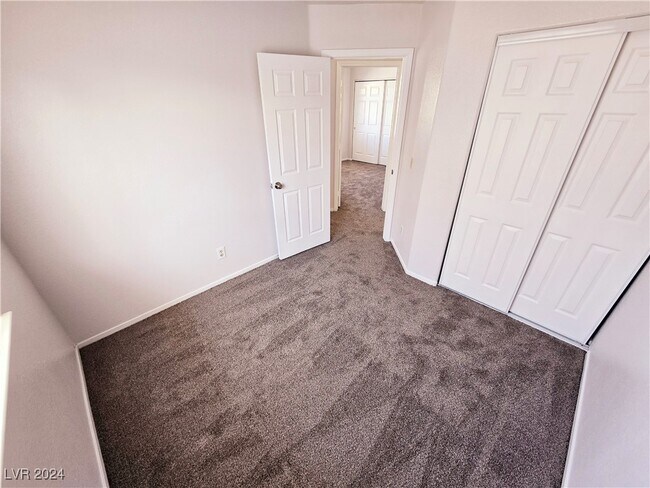 Building Photo - 7525 Hickory Hills Dr