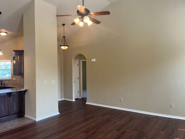 Building Photo - Great 3 Bedroom!