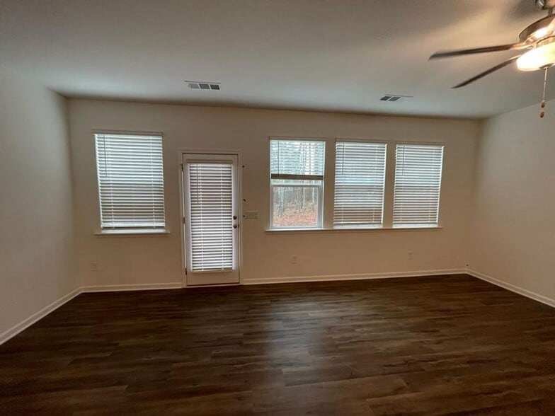 Building Photo - 337 Whitetail Cir