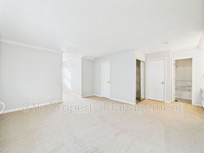 Building Photo - 7941 NW 79th Pl