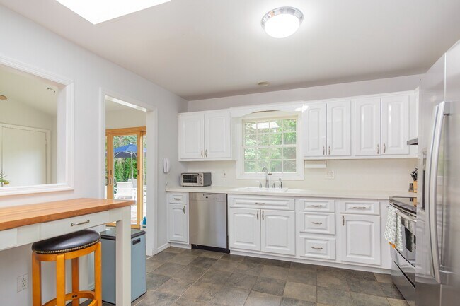 Building Photo - 6 Gunpowder Ln