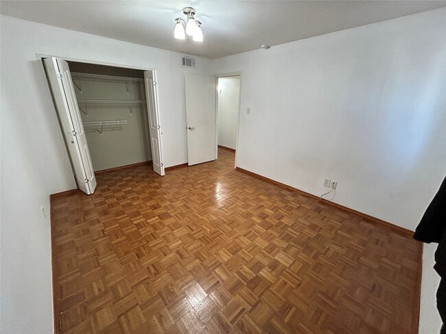 Building Photo - 5550 N Braeswood Blvd