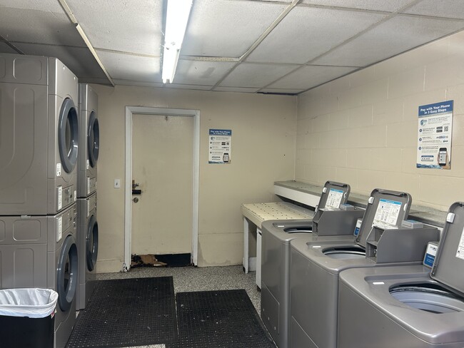 Building Photo - 2134 Fairfax Ave