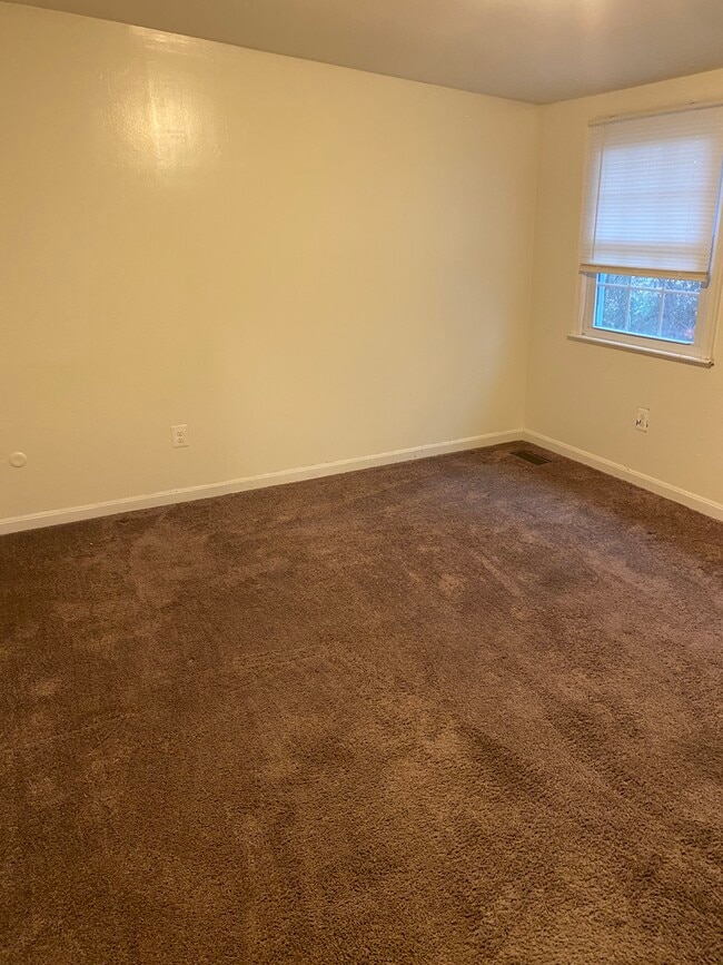 Building Photo - 2212 Westwood Dr