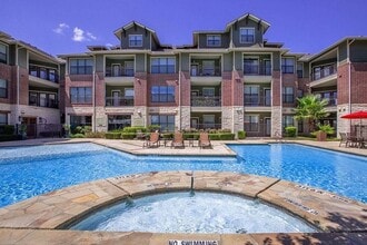 Building Photo - 9725 N Lake Creek Pkwy