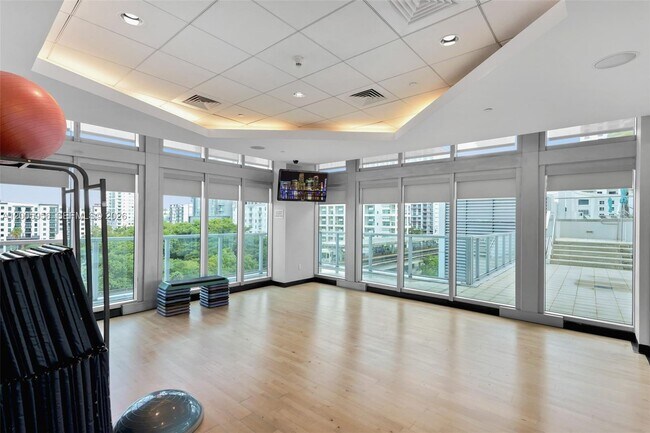 Building Photo - 1111 SW 1st Ave