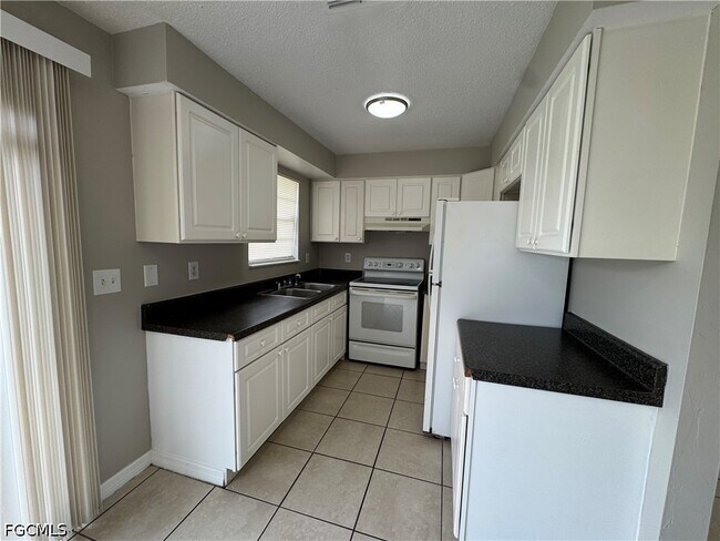 Building Photo - 1112 Gifford Ave S