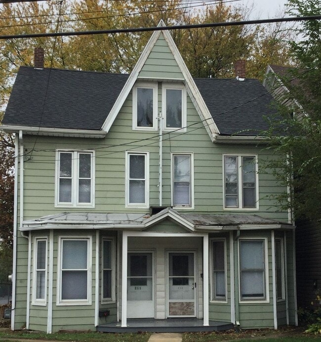 3 Bedroom, 2 1/2 Bathroom half duplex, $1... - 3 Bedroom, 2 1/2  Bathroom half duplex, $1...