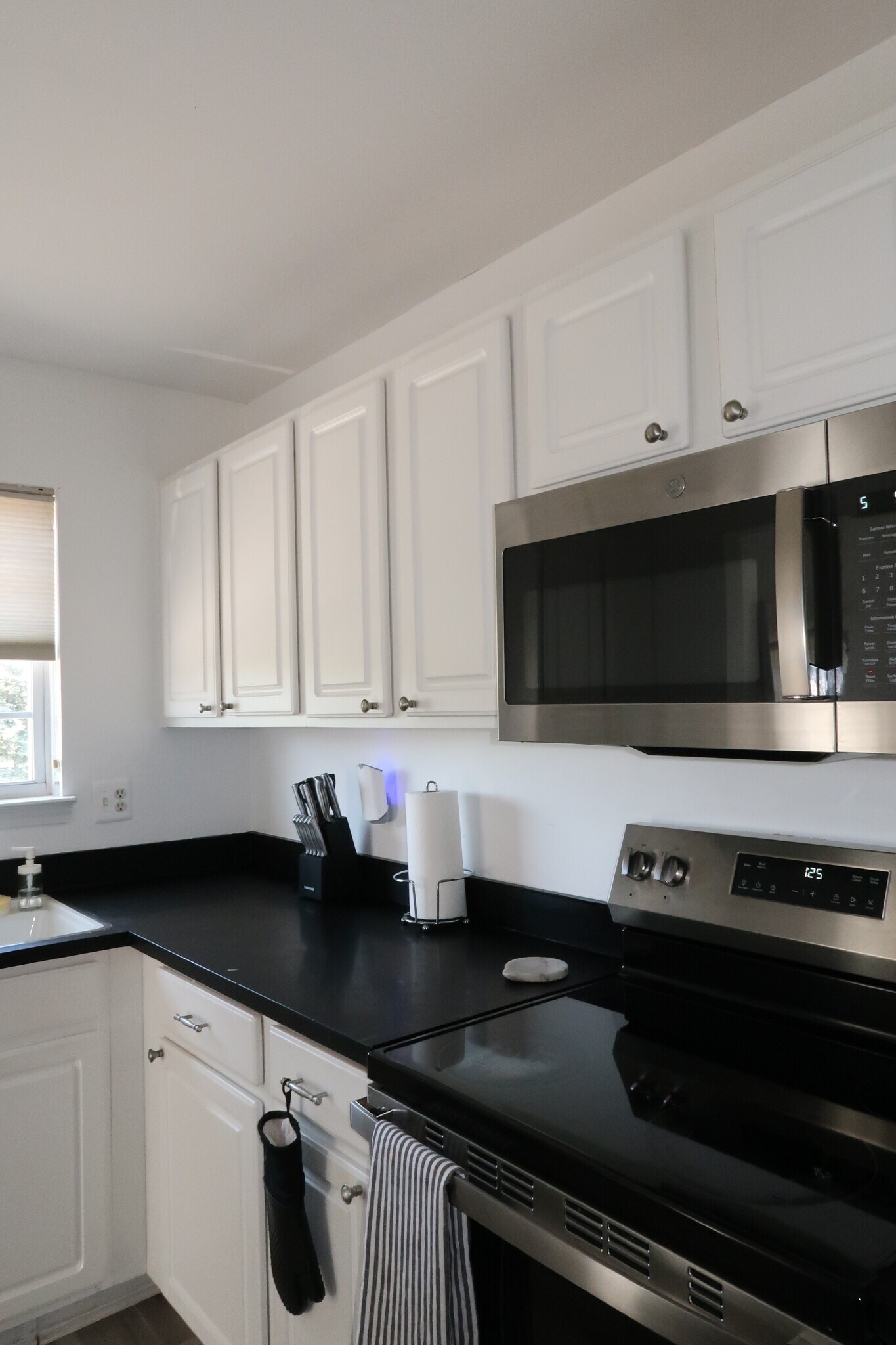 Building Photo - 16468 Radison Dr