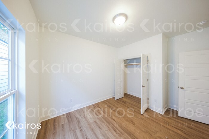 Building Photo - 6542 Roux Dr