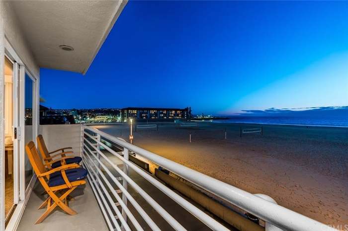 Building Photo - 72 The Strand