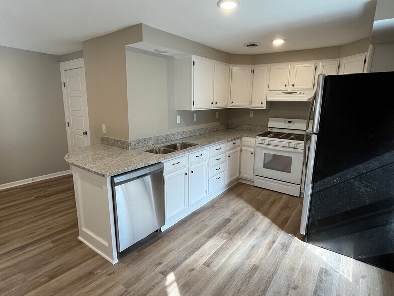 Building Photo - 2317 Polk St NE