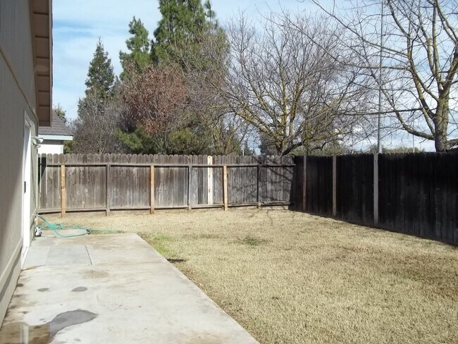 Building Photo - 3 BR home near Central High East campus, good access to HWY 99