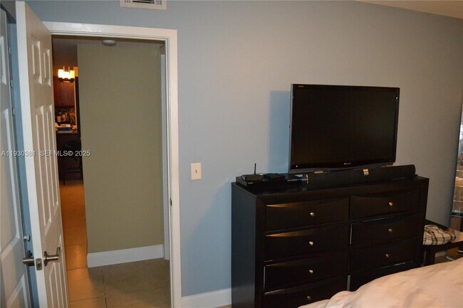 Building Photo - 9727 Hammocks Blvd