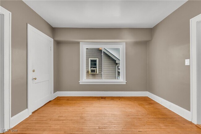 Building Photo - 10403 Russell Ave