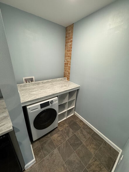 Building Photo - 1838 Phillips Ave