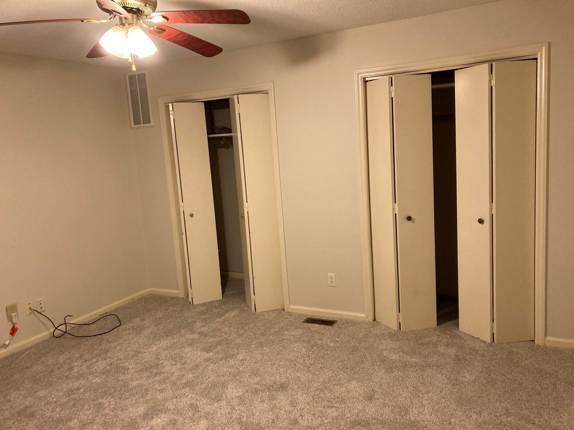 downstairs bedroom w/ 2 closets - 103 Lisa Ln