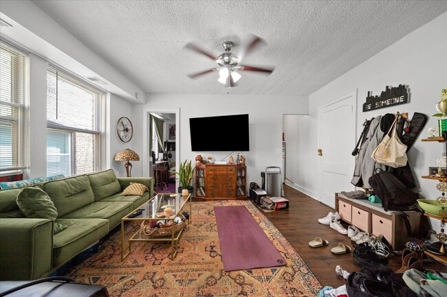 Building Photo - 3727 N Pine Grove Ave