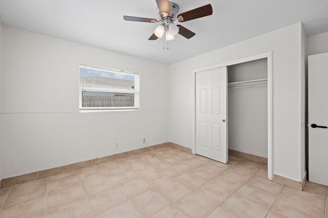 Building Photo - 143 W 28th St