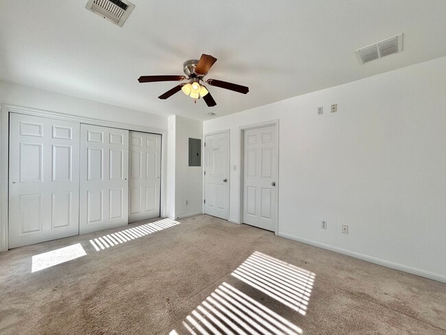 Building Photo - Charming 2-bedroom, 2.5-bathroom home at The Arbors at Riverside