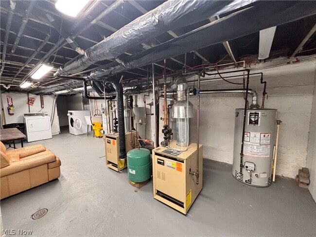 Building Photo - 1340 W 65th St