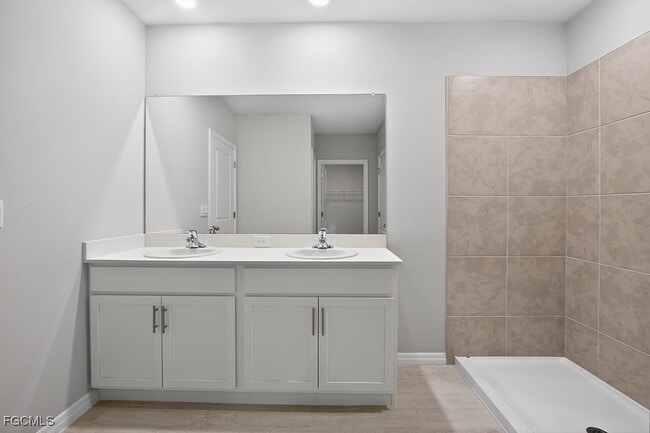 Building Photo - 553 Kingsbury Ln