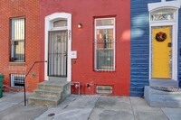 Building Photo - Charming Colonial Style Townhome