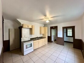 Building Photo - 154 Elmwood St