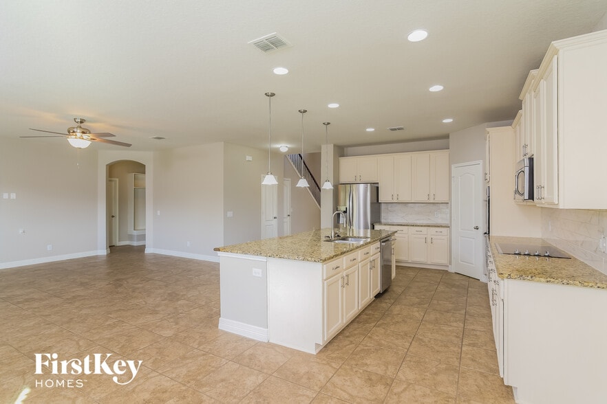 Building Photo - 3120 Half Moon Dr