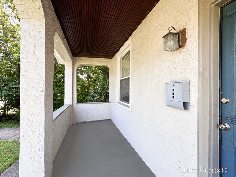 Building Photo - 3645 Zinsle Ave