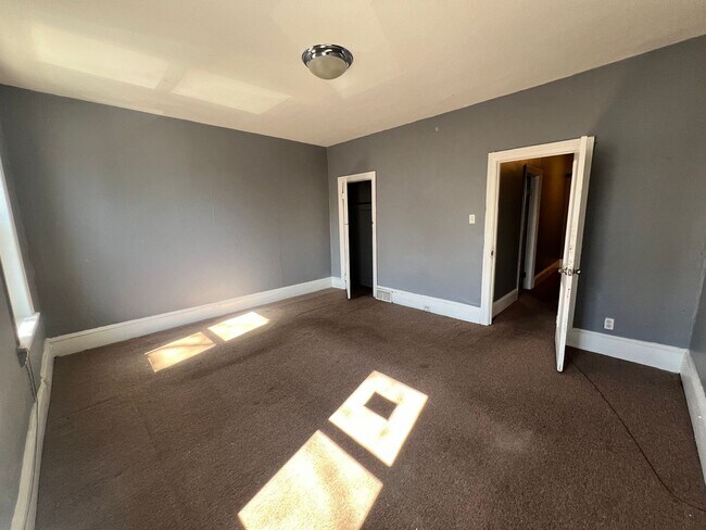 Building Photo - 3 Bedroom House plus finish Attic Train Station !