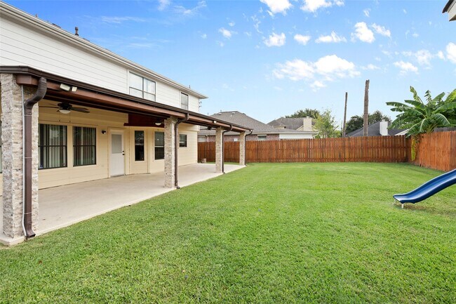 Building Photo - 16307 Split Willow Dr