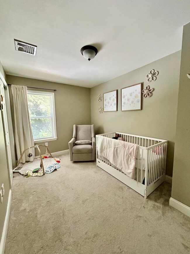 Building Photo - 14 Linden St