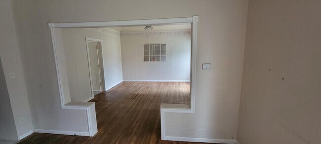 Building Photo - 3BR/ 3 BA Perry District Single Family Home